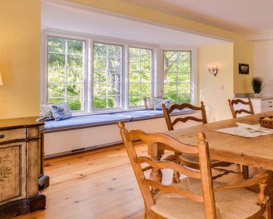 Cozy dining room with bay window.